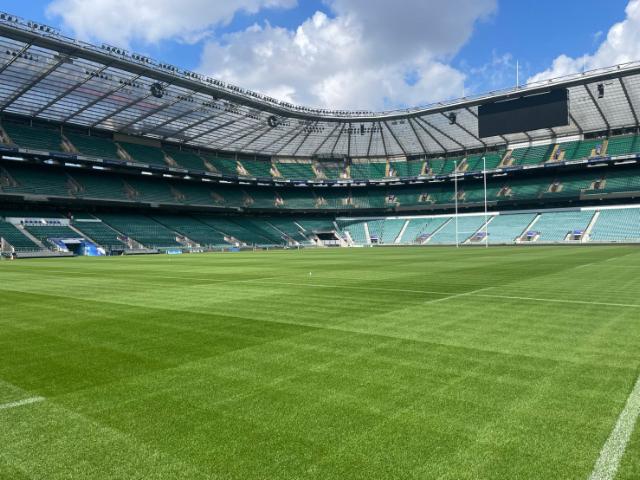 photo terrain de rugby en gazon